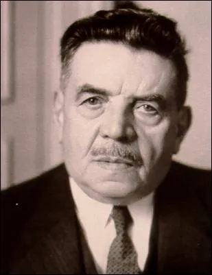 Quel est cet homme politique n en 1872, chef de file du Parti radical, Maire de Lyon , snateur puis dput etc... ?