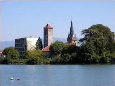 Je vous emm&egrave;ne &agrave; pr&eacute;sent sur les bords du Rh&ocirc;ne, &agrave; La Roche-de-Glun. Ville de l'aire d'attraction Valentinoise, elle se situe dans le d&eacute;partement ...