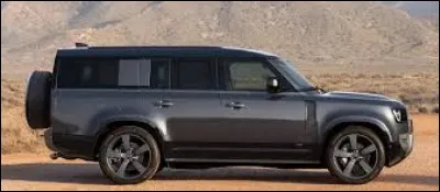 Ce long 4X4 est un Land-Rover.
