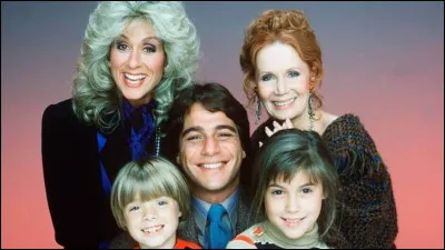 "Je dis souvent - monsieur est servi ! ", ce qui me fait penser &agrave; "Madame est servie" qui &eacute;tait une s&eacute;rie t&eacute;l&eacute;vis&eacute;e am&eacute;ricaine. Trouvez la d&eacute;cennie des premi&egrave;res diffusions diffus&eacute;es &agrave; l'&eacute;poque sur la cha&icirc;ne Antenne 2 :