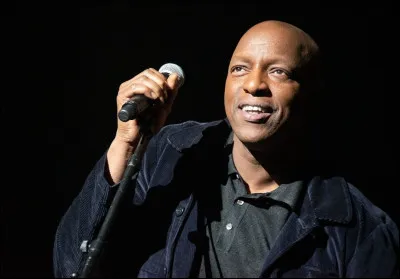 Qui est ce chanteur malien naturalis&eacute; fran&ccedil;ais, auteur du titre ''L&eacute;ger'' ?