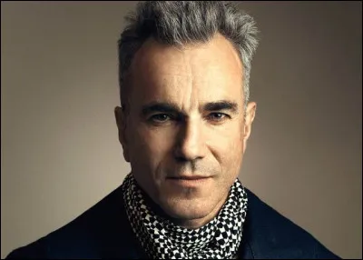 Qui est cet acteur britannico-irlandais qui joue le premier r&ocirc;le dans le film ''L'Insoutenable L&eacute;g&egrave;ret&eacute; de l'&ecirc;tre'' ?