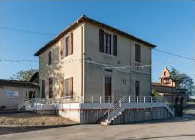 Petit village de 70 habitants, dans l'arrondissement de Muret, Fustignac se situe dans le d&eacute;partement ...