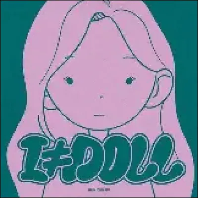 "I ≠ DOLL" exprime le fait qu'&ecirc;tre une idole ne signifie pas &ecirc;tre une poup&eacute;e. Que les idoles sont humaines &eacute;galement et qu'elles/ils ont le droit au respect aussi.Qui chante cette chanson ?