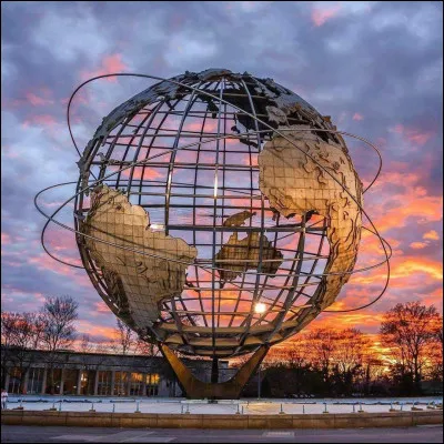 Dans quelle capitale peut-on admirer l'Unisphere, repr&eacute;sentation du globe terrestre en acier inoxydable ?