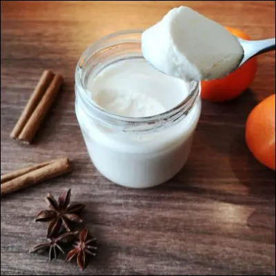 Quelle boisson traditionnelle du sous-continent indien peut &ecirc;tre obtenue par brassage ou par barattage du dahi ?