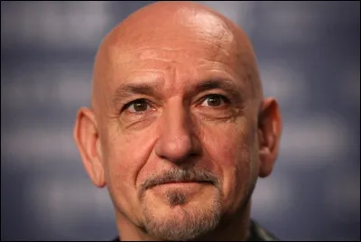 Qui est cet acteur britannique qui joue dans le film de 2012 ''Le Dictateur'' ?