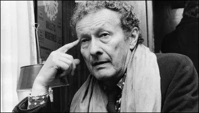 Qui est ce com&eacute;dien, auteur de cette citation : ''La dictature, c'est 'ferme ta gueule' ; la d&eacute;mocratie, c'est 'cause toujours'. ?