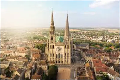 Dans quel d&eacute;partement la ville de Chartres se trouve-t-elle ?