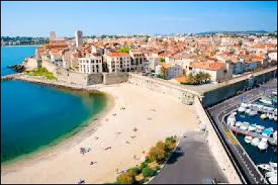 Dans quel d&eacute;partement la ville d'Antibes se situe-t-elle ?