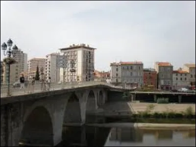 &Agrave; Al&egrave;s (30), les habitants portent le nom ...