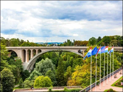 Le pont le plus &eacute;lev&eacute; du monde mesure 625 m&egrave;tres de hauteur...