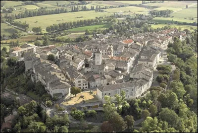 Quel est ce village surnomm&eacute; la ''Tol&egrave;de du Quercy'', bastide fond&eacute;e en 1241 par le comte de Toulouse et perch&eacute;e sur un promontoire ?