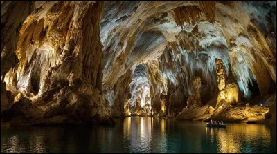 Quelle grotte Charles &Eacute;douard Martel a-t-il d&eacute;couverte en 1892 ?