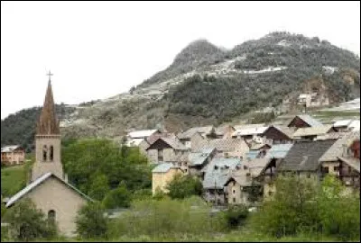 Village de l'aire d'attraction Brian&ccedil;onnaise, au pied du col d'Izoard, Cervi&egrave;res se situe dans le d&eacute;partement ...