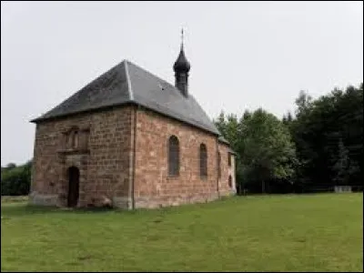 Voici la chapelle Notre-Dame-de-Lhor, &agrave; M&eacute;tairies-Saint-Quirin. Village de l'aire d'attraction Sarrebourgeoise, sur les bords de la Sarre rouge, il se situe dans le d&eacute;partement ...