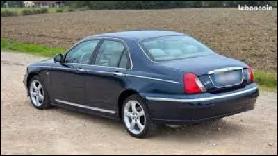 Cette grande voiture est une ...