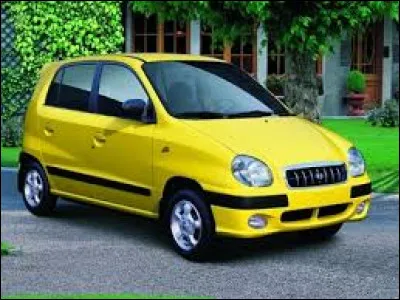 Quel est le nom de cette petite voiture jaune ?