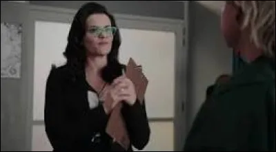 Comment s�appelle ce personnage qui est la principale de l�&eacute;cole, dans "Power Rangers : Ninja Steel" ?