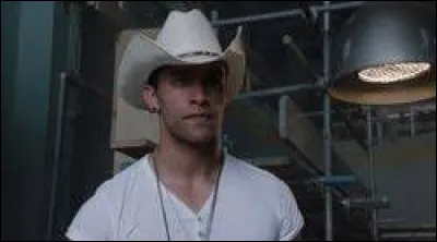 Comment s�appelle ce ranger et quelle est la couleur de sa tenue quand il se transforme ?