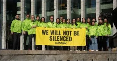 Le vendredi 27 f&eacute;vrier 2026, Greenpeace est condamn&eacute;e par la justice am&eacute;ricaine, soutenue par Donald Trump, &agrave; 345 millions de dollars de dommages et int&eacute;r&ecirc;ts &agrave; la suite de l'affaire de l'ol&eacute;oduc d'Energy Transfer. Quel est l'objectif de cette condamnation ?