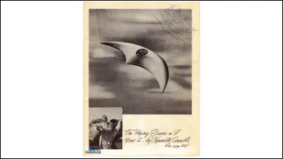 En 1947, un homme d'affaires vole dans son avion priv&eacute; et voit une s&eacute;rie de neuf objets qui se d&eacute;placent en ligne &agrave; ses c&ocirc;t&eacute;s. Il les qualifient de "soucoupes volantes". Dans les semaines qui suivent, les observations d'objets volants se multiplient aux &Eacute;tats-Unis. Qui est l'observateur de ce ph&eacute;nom&egrave;ne aux commandes de son avion ?