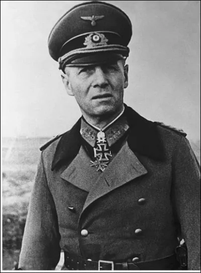 Quel est le nom de ce c&eacute;l&egrave;bre strat&egrave;ge en R de la Wehrmacht, au service de l'Allemagne pendant 30 ans de l'Empire allemand au troisi&egrave;me Reich dans un esprit purement militaire ?