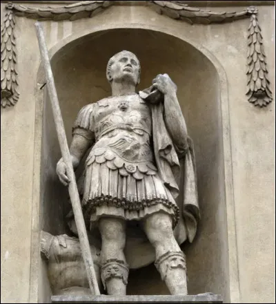 Quel est le nom de ce strat&egrave;ge en C, brillant g&eacute;n&eacute;ral romain et chef de guerre hors pair ?