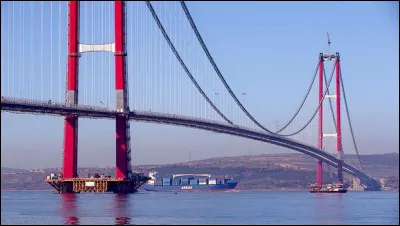 Quel d&eacute;troit relie la mer M&eacute;diterran&eacute;e &agrave; la mer Noire ?