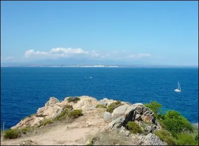 Quel est ce seul d&eacute;troit de Corse ?