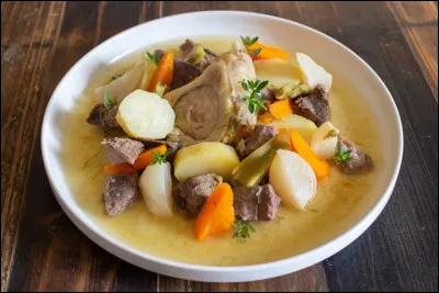 C'est le plat aux mille variantes, chacun le cuisinant &agrave; sa fa&ccedil;on, comme chaque r&eacute;gion.