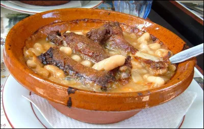 Un rago&ucirc;t de haricots blancs, de la saucisse, du porc, de l'agneau ou du canard, c'est...