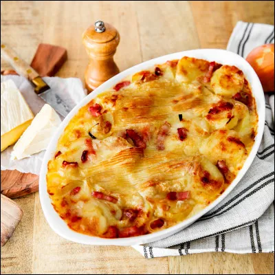 Gratin de pommes de terre, d'oignons et de lardons, le tout recouvert d'un reblochon, c'est la tartiflette. Avec quels autre ingr&eacute;dients peut-on la pr&eacute;parer ?