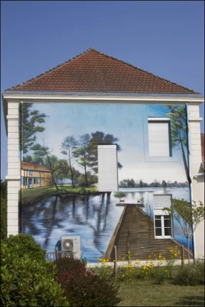 La commune d'Azur se trouve-t-elle sur la C&ocirc;te d'Azur ?