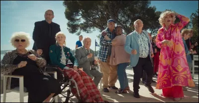 Quel humoriste est l'acteur principal du film Maison de retraite 2, dont l'action se d&eacute;roule au Bel Azur Club ?