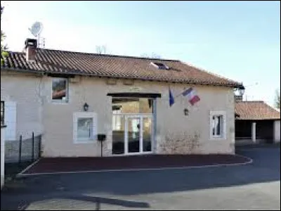Nous partons maintenant &agrave; Bourg-du-Bost. Village P&eacute;rigourdin, sur la rive gauche de la Dronne, il se site dans l'ancienne r&eacute;gion ...