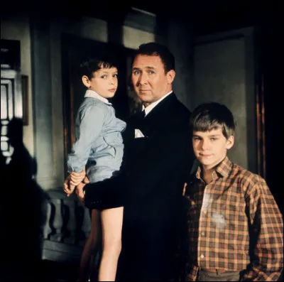 Dans "l'Incompris", le consul du Royaume-Uni &agrave; Florence, Sir John Edward Duncombe, vient de perdre sa femme. Il apprend la triste nouvelle &agrave; Andrea, son fils a&icirc;n&eacute; de onze ans qu'il croit insensible. C'est un film de ...