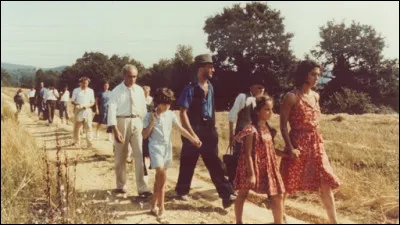 "La Nuit de San Lorenzo" se d&eacute;roule en Toscane : une femme se rem&eacute;more une nuit durant les derniers jours de la Seconde Guerre mondiale o&ugrave; les Allemands dans leur retraite veulent d&eacute;truire un village afin de freiner l'avance des Alli&eacute;s et des partisans. C'est un film r&eacute;alis&eacute; par ...