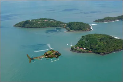 Quel est le propri&eacute;taire des trois &icirc;les du Salut situ&eacute;es pr&egrave;s de Kourou en Guyane ?