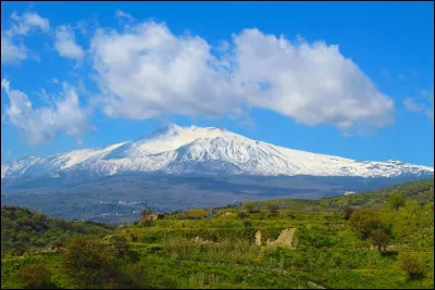 Quelle est l'altitude de l'Etna ?