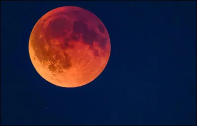 Comment surnomme-t-on une &eacute;clipse lunaire ?