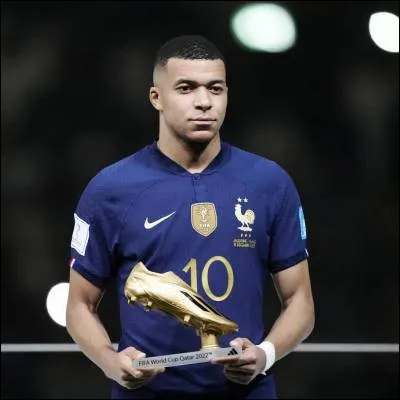 Quelle ann&eacute;e t&eacute;l&eacute;visuelle a &eacute;t&eacute; marqu&eacute;e par la fin de la s&eacute;rie "Plus belle la vie" sur France 3 et le retour de la "Star Academy" sur TF1 ?