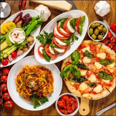 Quel plat italien se pr&eacute;pare d'une mani&egrave;re similaire au pilaf ?