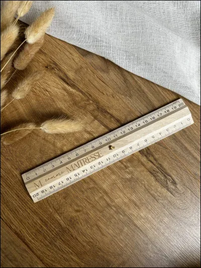 Combien de cm fait une r&egrave;gle pour aller &agrave; l'&eacute;cole ?