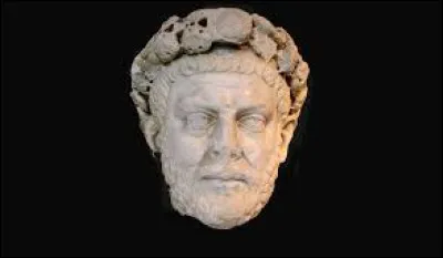 Quel empereur romain a divis&eacute; l�Empire en deux parties en 285 apr&egrave;s J.-C. ?