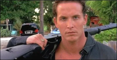 Vrai ou faux ?Dans ''2 Fast 2 Furious'' la Villa de Carter Verone utilis&eacute;e pour le film qui a appartenu dans la vraie vie &agrave; Sylvester Stallone.