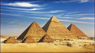 Comment s'appellent les trois pyramides des pharaons ?