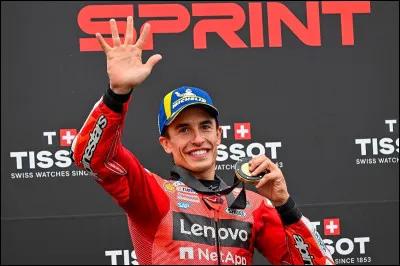 Au Grand Prix du Japon, Marc M&aacute;rquez a &eacute;t&eacute; sacr&eacute; champion du monde, &eacute;galisant son grand rival Valentino Rossi. Quel pilote a remport&eacute; la course ?