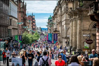 Glasgow est la plus grande ville d�&Eacute;cosse et s�est d&eacute;velopp&eacute;e gr&acirc;ce au commerce maritime.Qu�est-ce qui est vrai &agrave; propos cette ville ?