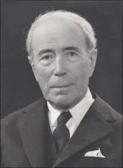 Quel est cet homme politique, pr&eacute;sident du conseil et plusieurs fois ministre sous la IVe R&eacute;publique, qui a &eacute;t&eacute; maire de Saint-Chamond pendant 44 ans au total y compris durant l'occupation ?